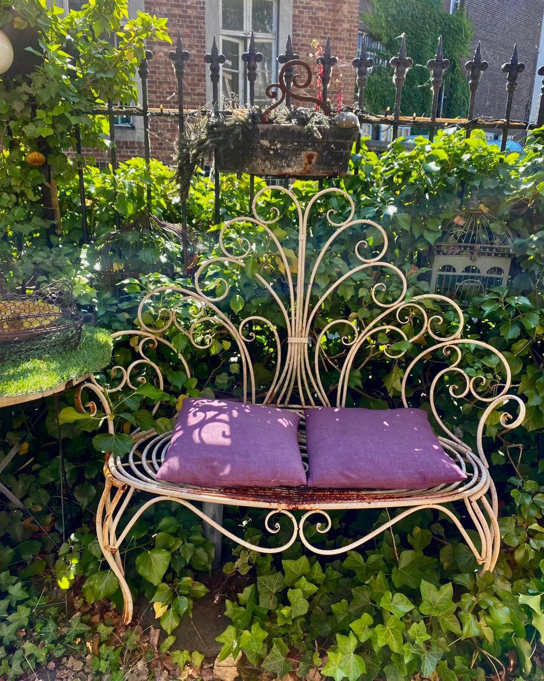Banc sur la terrasse Des Goûts et des Couleurs