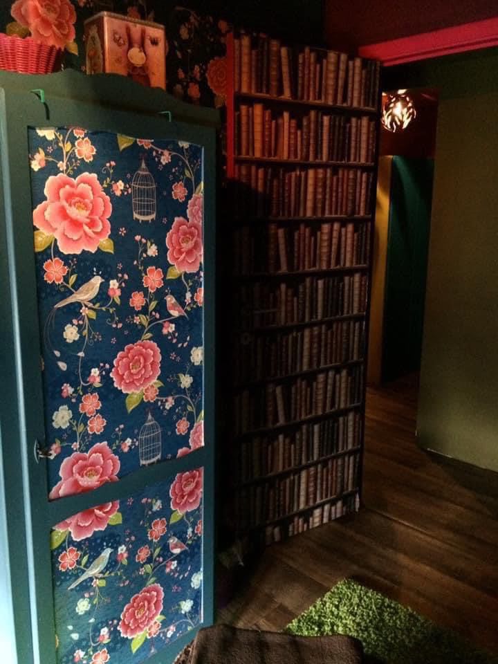 Bibliothèque de l'auberge Des Goûts et des Couleurs
